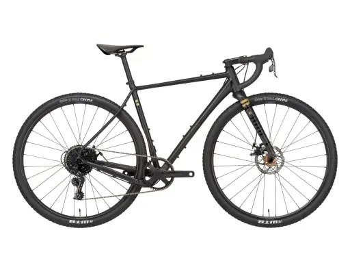 Czarny rower gravelowy Rondo Ruut z napędem SRAM i oponami WTB Nano.