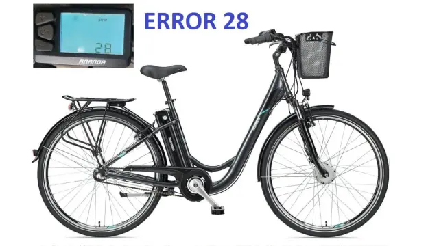 Czarny rower elektryczny z koszykiem i wyświetlaczem pokazującym "ERROR 28". Poznaj kody błędów roweru elektrycznego.
